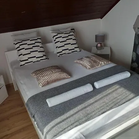 아파트 Art Apartmanhaz Balaton-gyenesdias 기에네스디아스